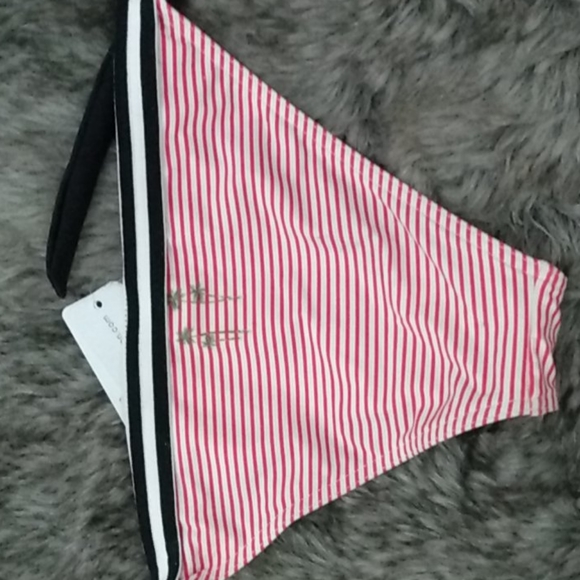 Bikini - Picture 2 of 4